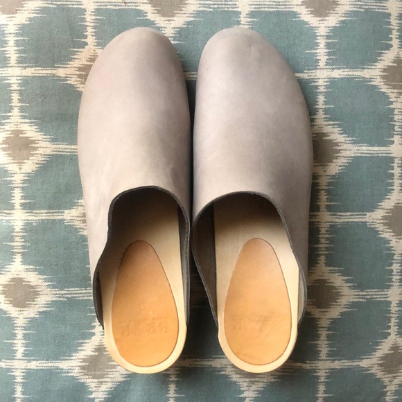 Bryr Shoes - NWOT Bryr mid-heel Clementine in Pacific Gray, size 39